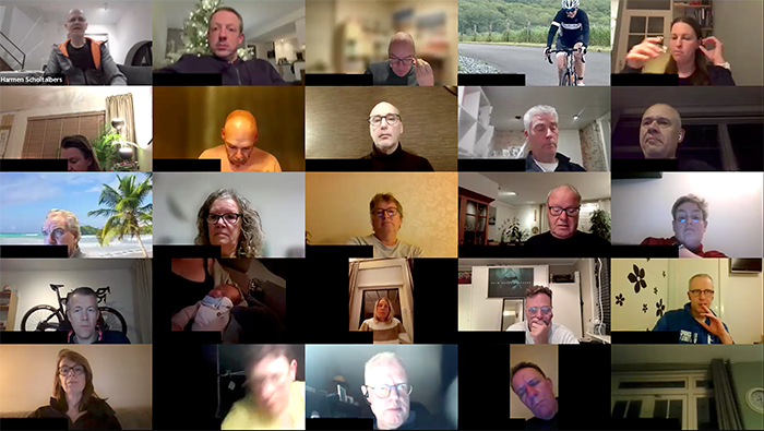 Deelnemers in de Zoom-sessie op dinsdagavond